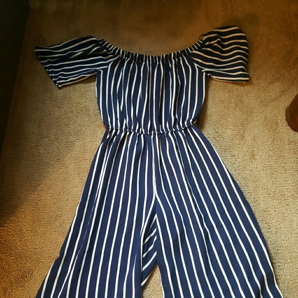 Wide legged Jumpsuit - off shoulder